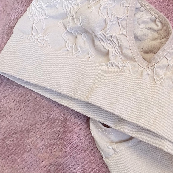 Urban Outfitters | Hadley seamless halter bralette - Picture 5 of 9